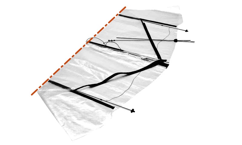 Drachen zusammenfalten Schritt 4: das Dyneema-Segel entlang der Werkseinstellung gefaltet.