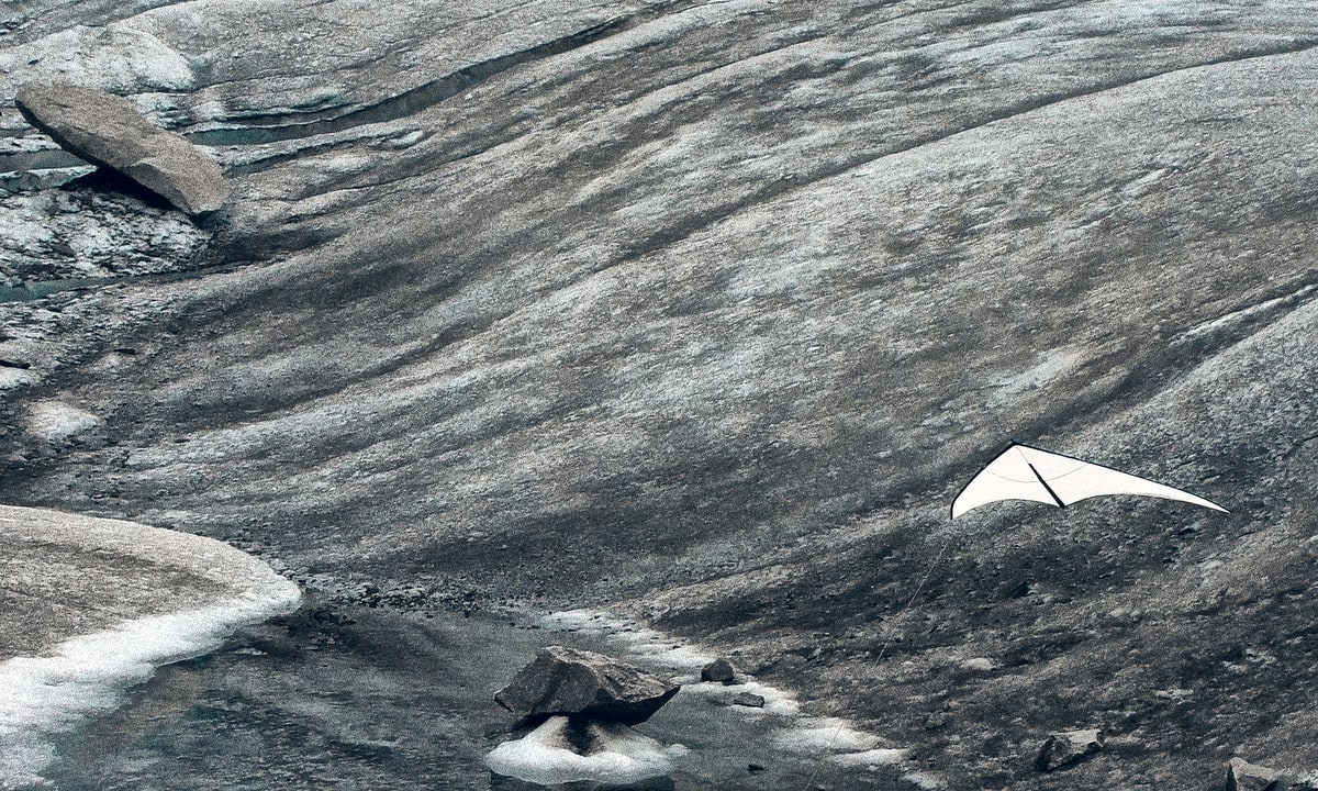 Ein weisser Drachen im Gletscher.