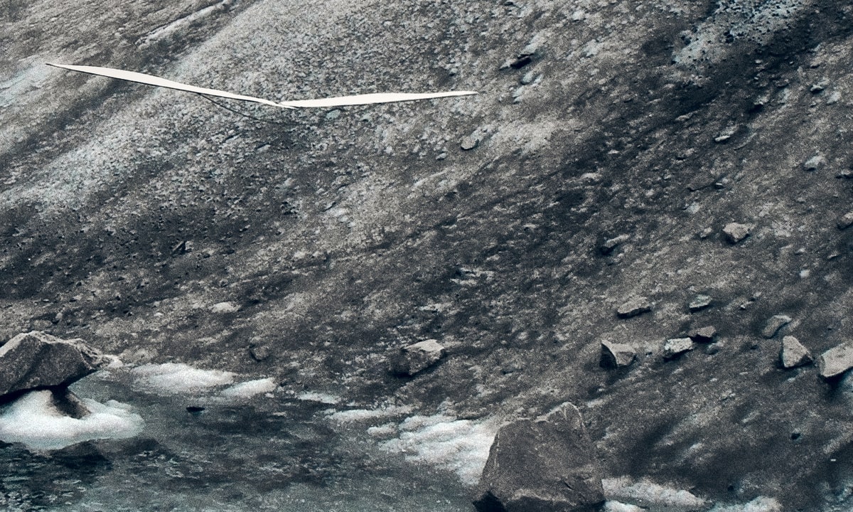 A white kite in the glacier.