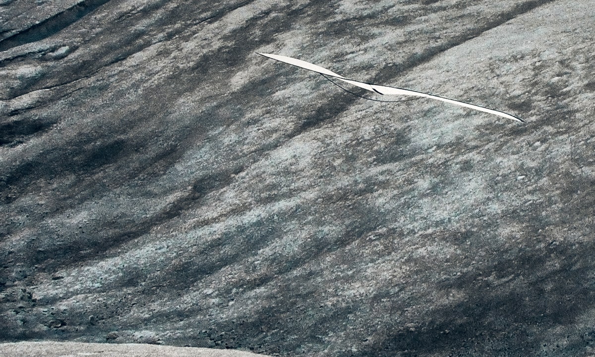 A white kite in the glacier. One of the favorite photos of Thomas Horvath.