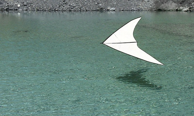 Zero-wind-kite soaring over water.