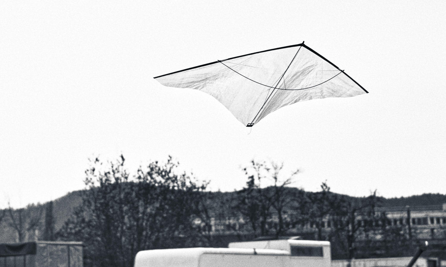 The hyperlight zero wind kite over the stadium wasteland in Zurich.