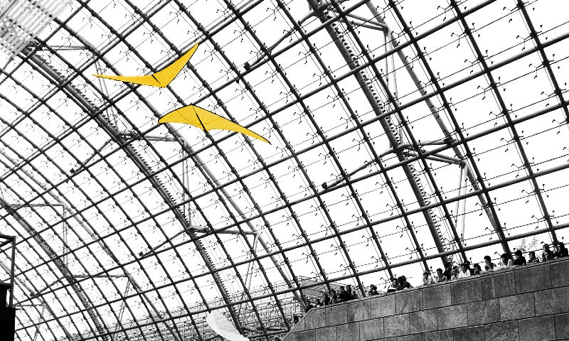 Two indoor zerowind kites in the Glashalle Messe Leipzig.