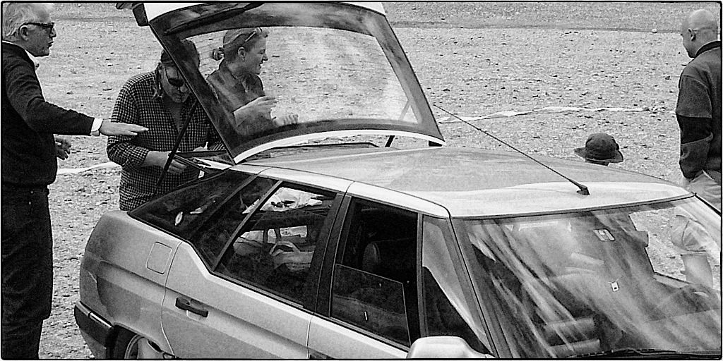 Parking space barbecue with Citroen XM, but without kites.