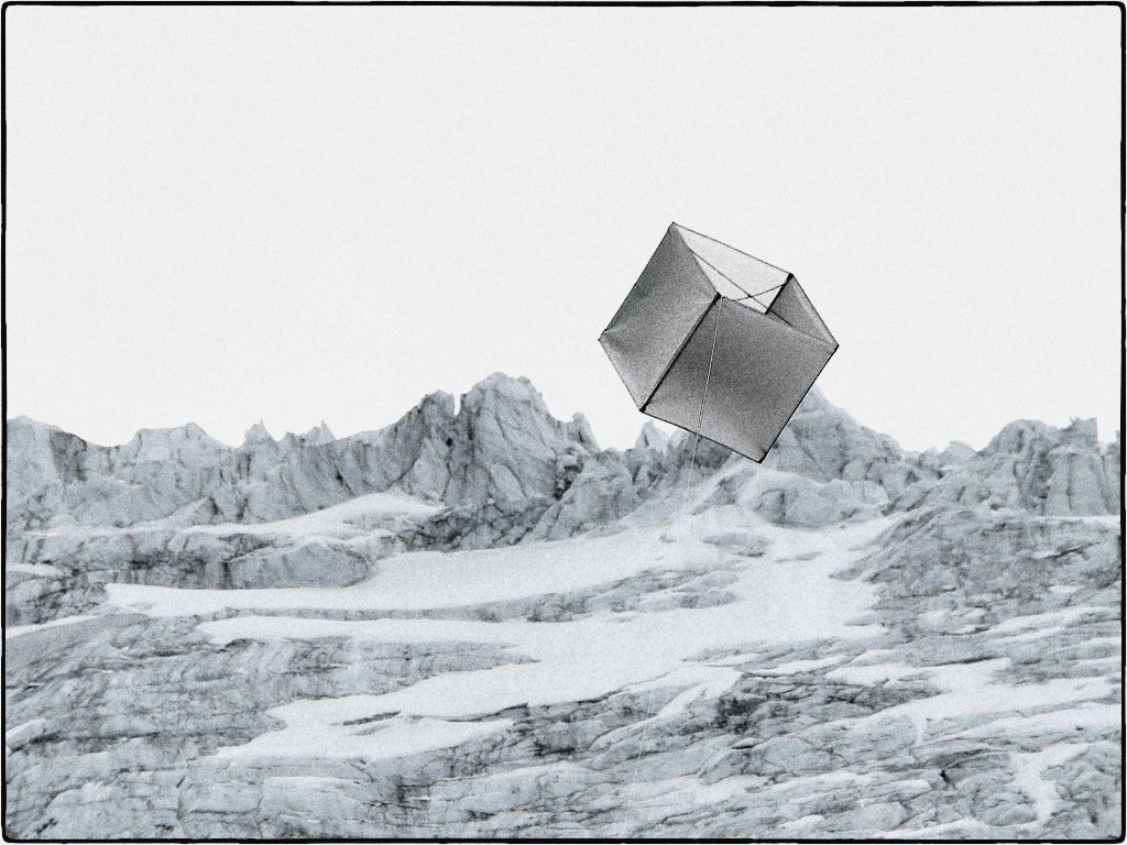 Cube-kites: tests in the mountains with wind.